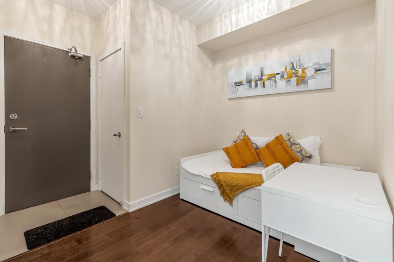 Ultra Luxurious 2.5 Bedroom 2 Full Bathroom 1 Parking Condo Near Sq1 Striking Views Mississauga Exterior foto