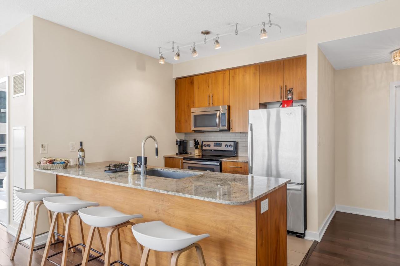 Ultra Luxurious 2.5 Bedroom 2 Full Bathroom 1 Parking Condo Near Sq1 Striking Views Mississauga Exterior foto