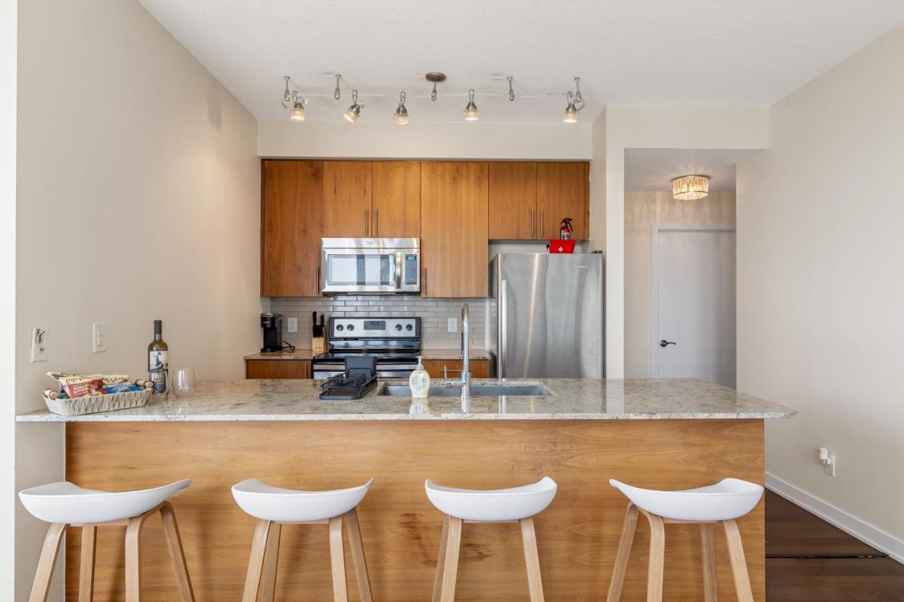 Ultra Luxurious 2.5 Bedroom 2 Full Bathroom 1 Parking Condo Near Sq1 Striking Views Mississauga Exterior foto