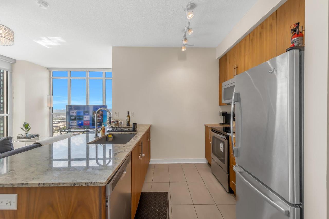 Ultra Luxurious 2.5 Bedroom 2 Full Bathroom 1 Parking Condo Near Sq1 Striking Views Mississauga Exterior foto